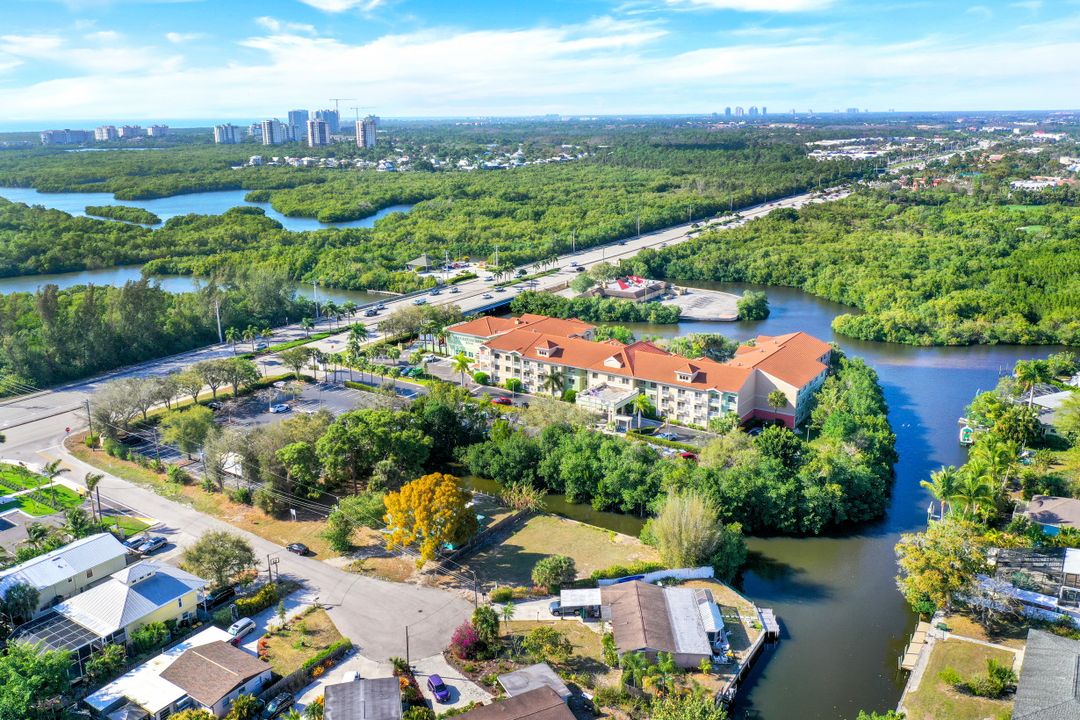 59 River Ct, Naples, FL 34110