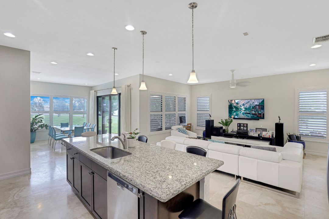 9256 Woodhurst Dr, Naples, FL 34120