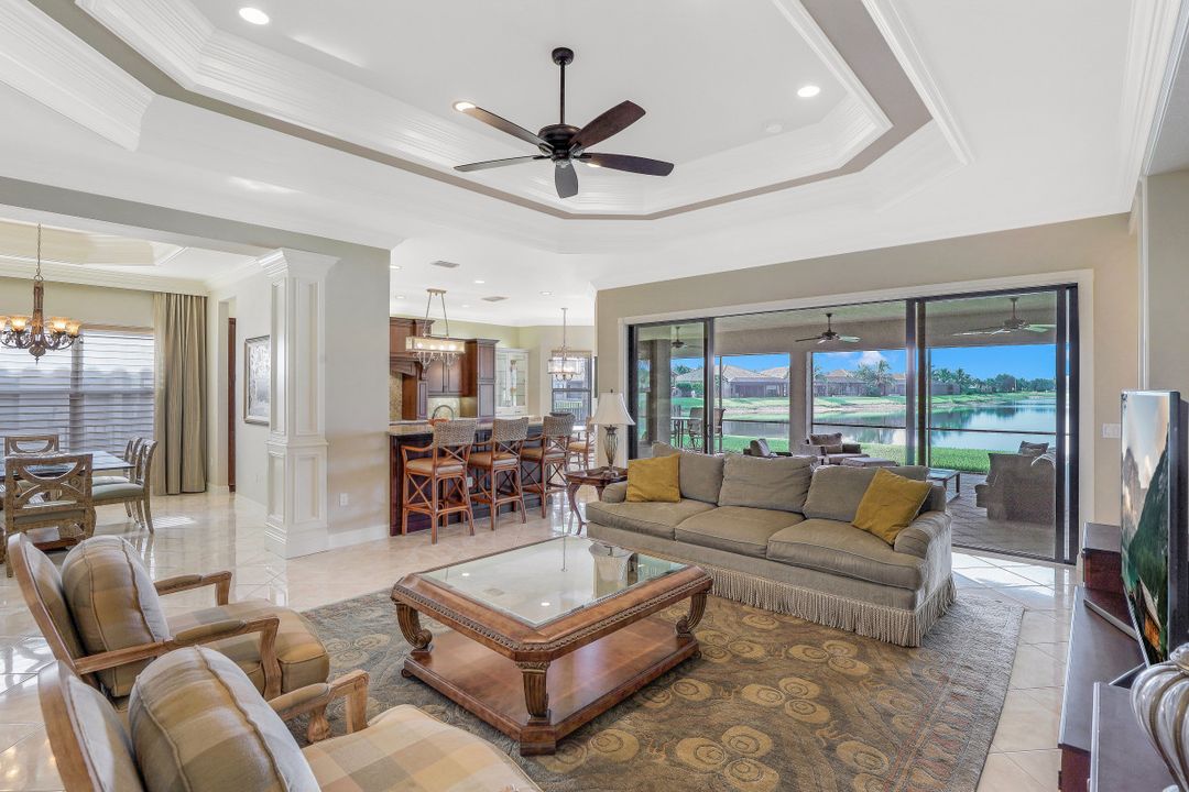 2915 Cinnamon Bay Cir, Naples, FL 34119