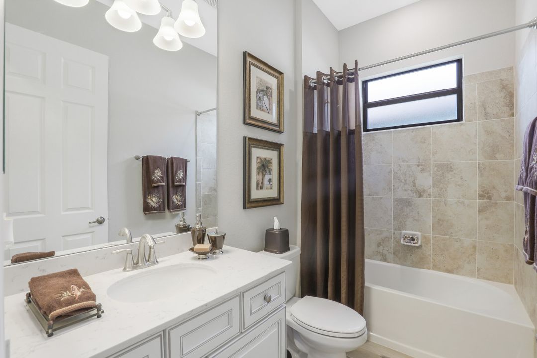 1913 Mustique St, Naples, FL 34120