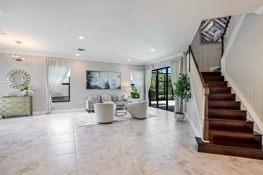 2827 Thunder Bay Circle, Naples, FL 34119