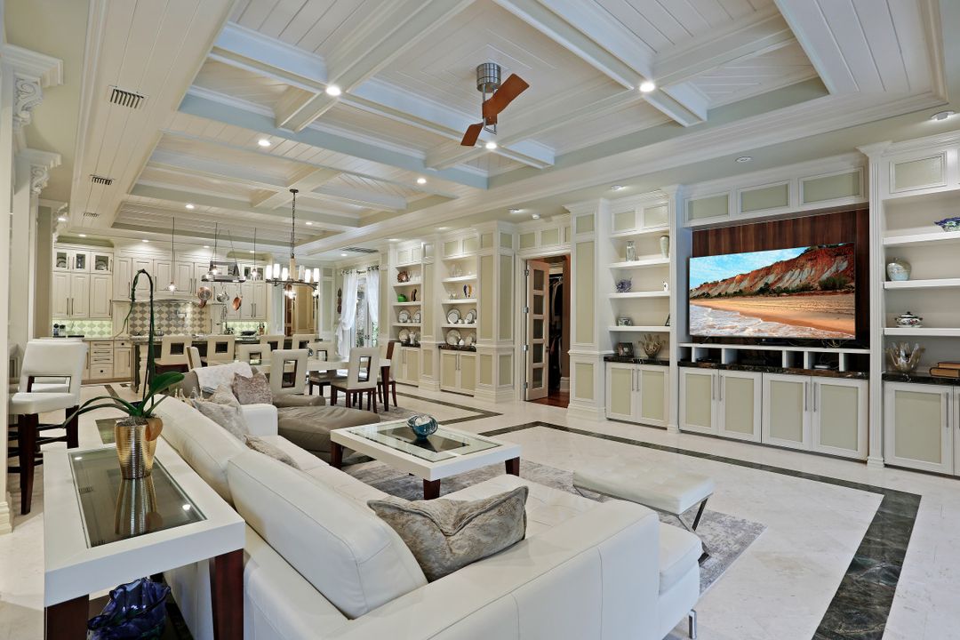 5610 Bur Oaks Ln, Naples, FL 34119