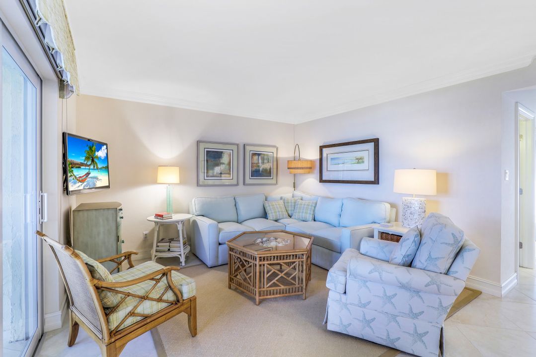 3450 Gulf Shore Blvd N #313, Naples, FL 34103