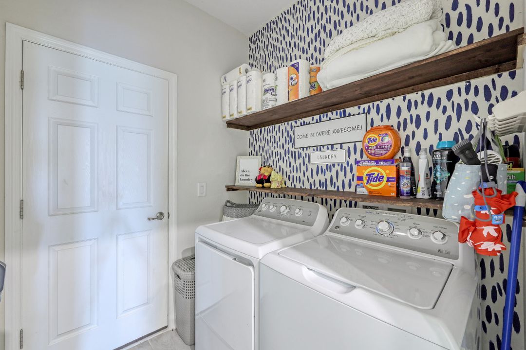 2042 Tamarron Ln, Naples, FL 34120