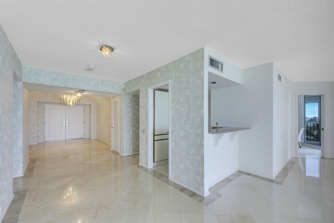 4401 Gulf Shore Blvd N #601, Naples, FL 34103