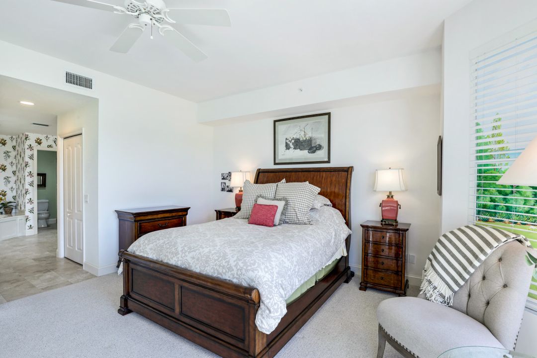 4650 Yacht Harbor Dr #126, Naples, FL 34112