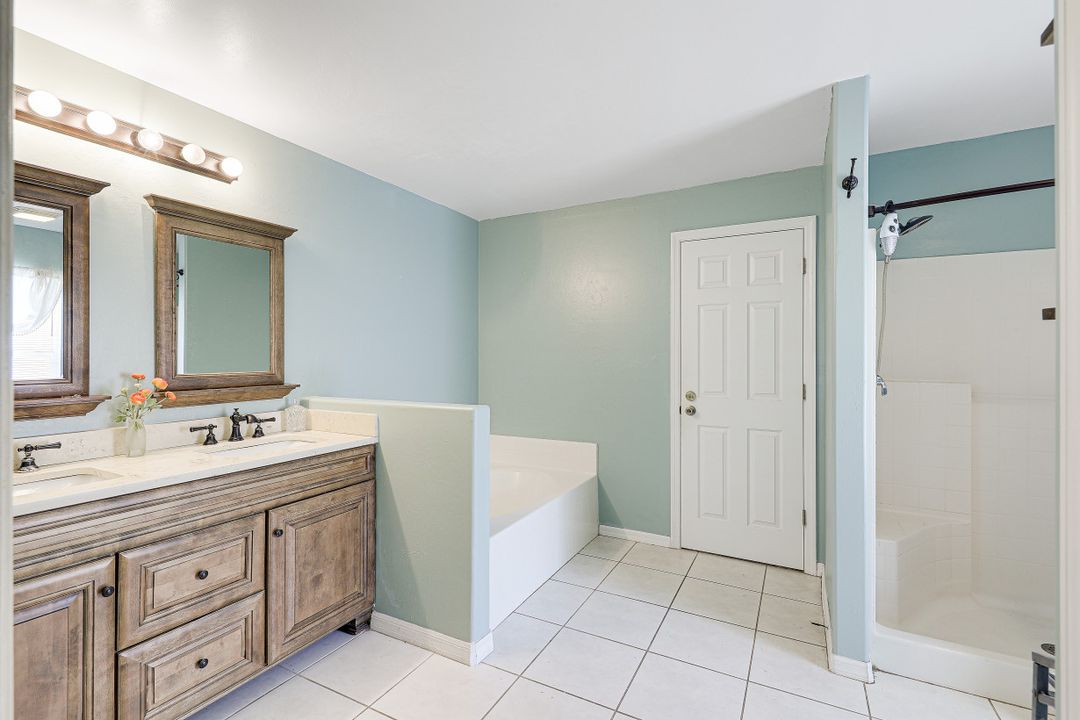 1803 Surfside Blvd, Cape Coral, FL 33991