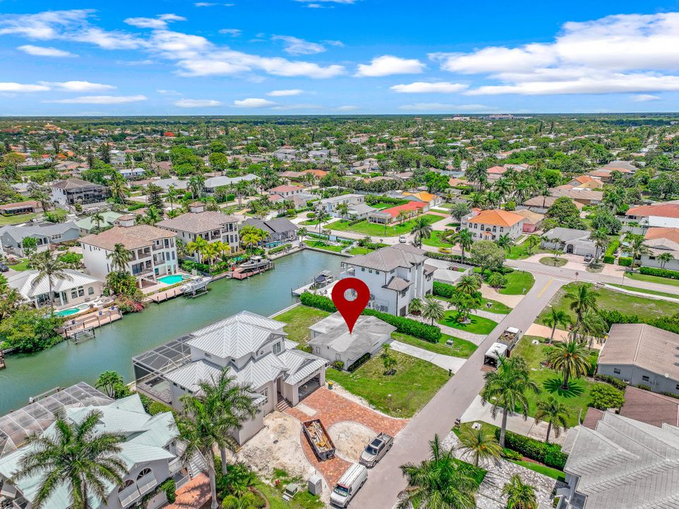 469 Tradewinds Ave, Naples, FL 34108