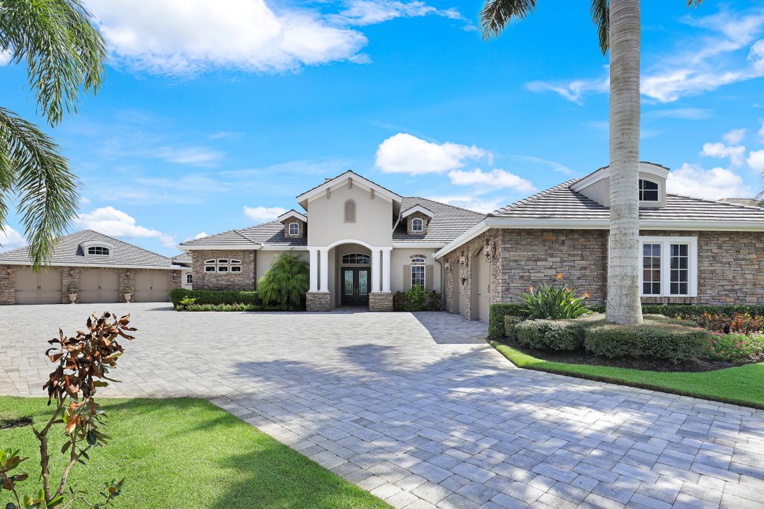 9337 Granite Ct, Naples, FL 34120