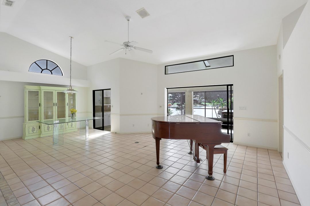 158 St James Way, Naples, FL 34104