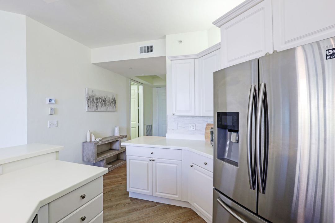 400 Flagship Dr, Naples, FL 34108