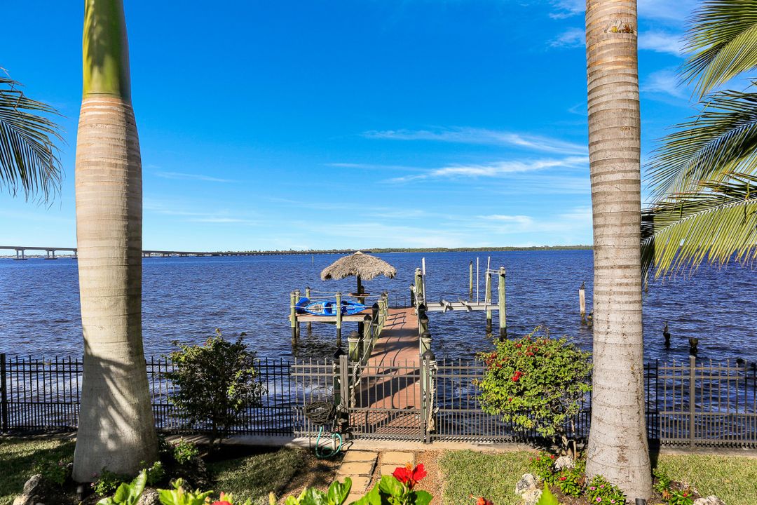 3944 W Riverside Dr, Fort Myers, FL 33901