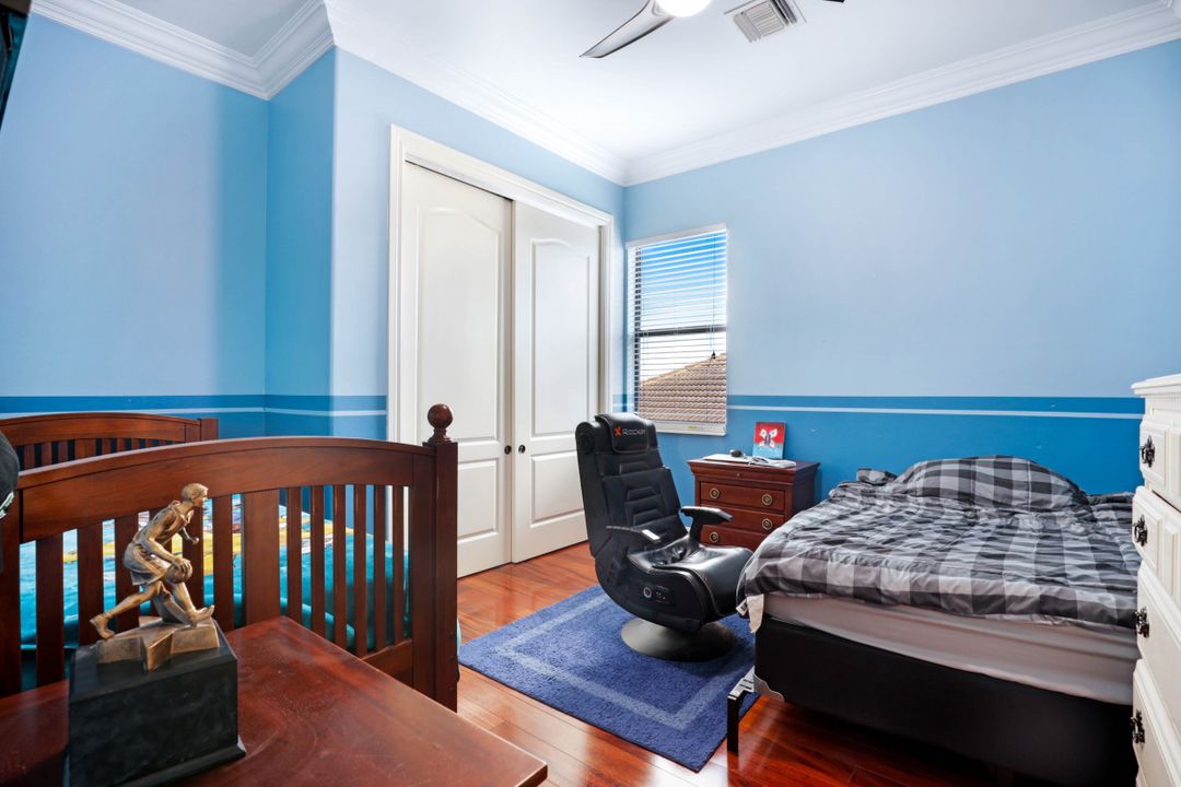 1434 Serrano Cir, Naples, FL 34105