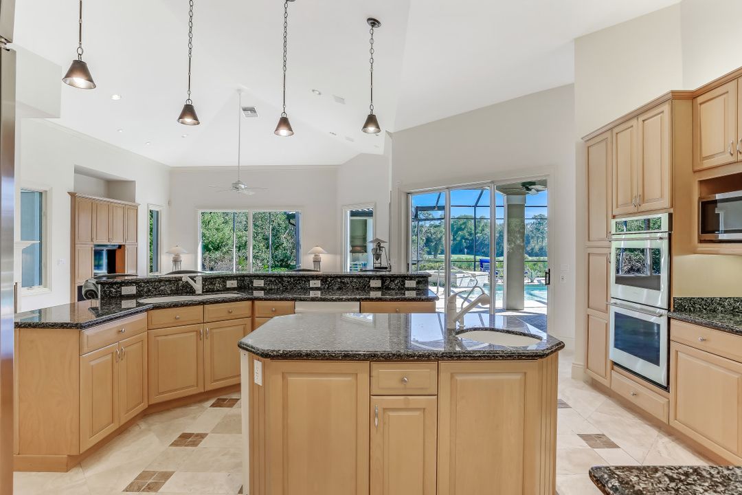 969 Barcarmil Way, Naples, FL 34110