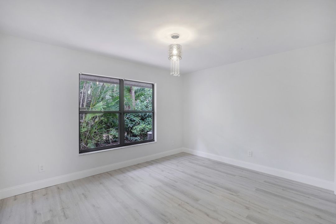 2225 Royal Ln, Naples, FL 34112