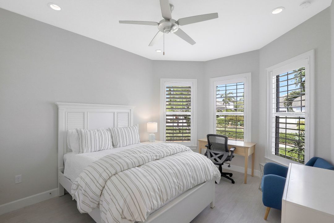 7075 Dominica Dr, Naples, FL 34113