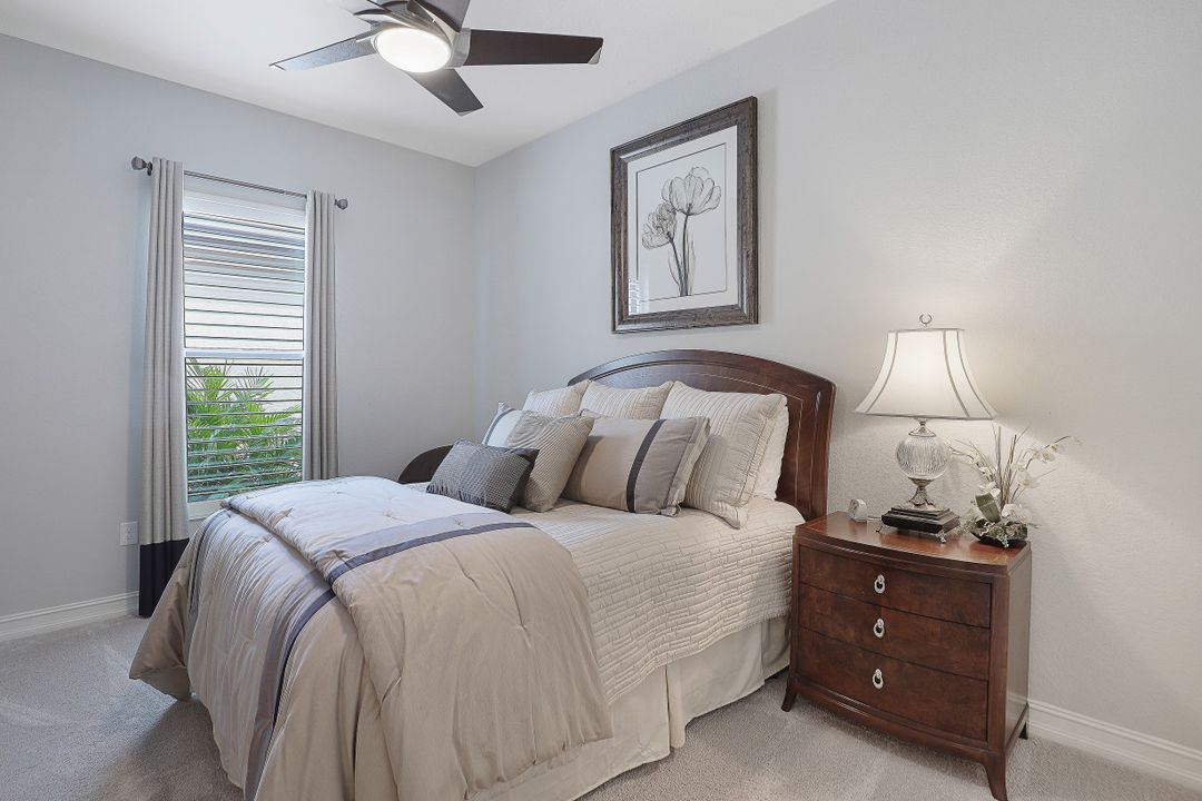 7450 Lantana Cir, Naples, FL 34119