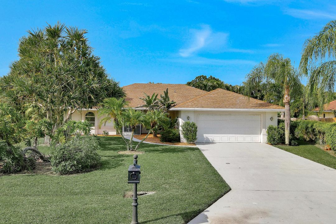 1010 Moon Lake Dr, Naples, FL 34104