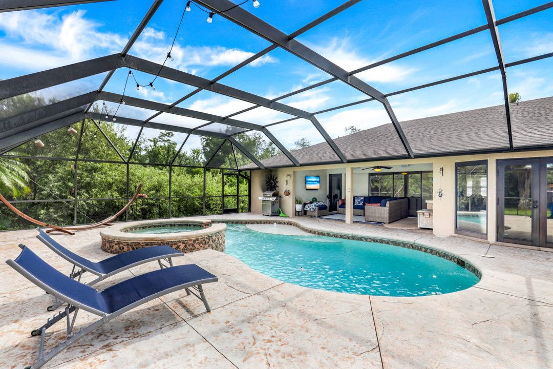 1941 Oakes Blvd, Naples, FL 34119