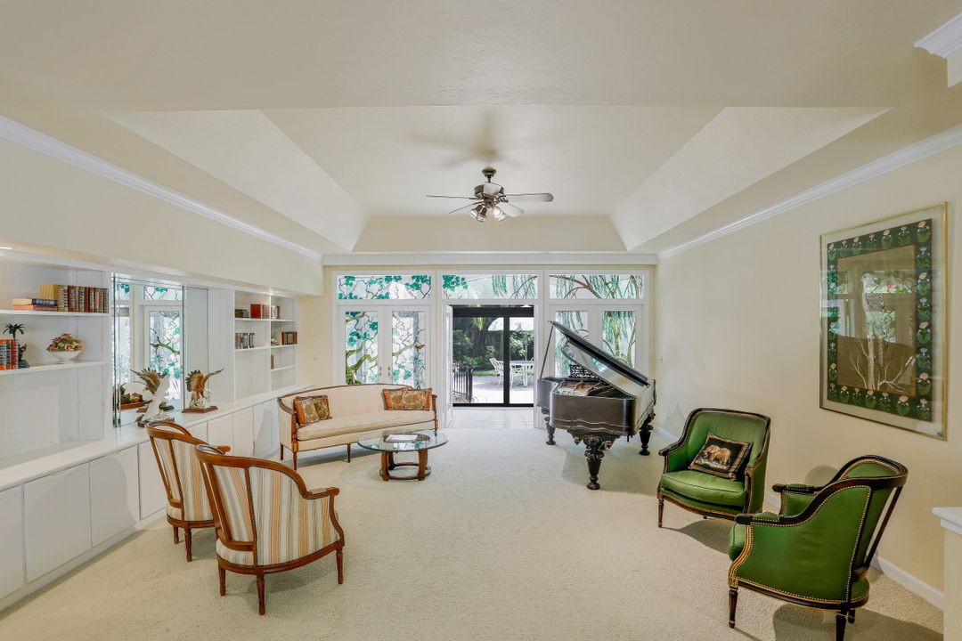 726 Bay Tree Ct, Naples, FL 34108