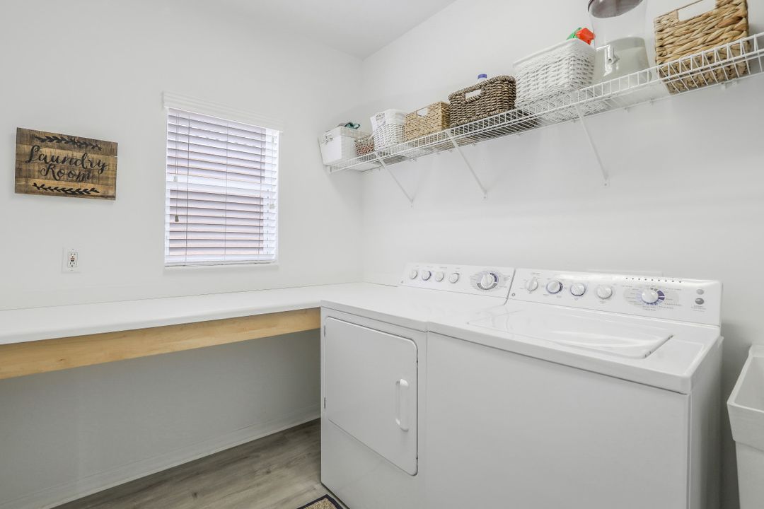 2039 Sagebrush Cir, Naples, FL 34120