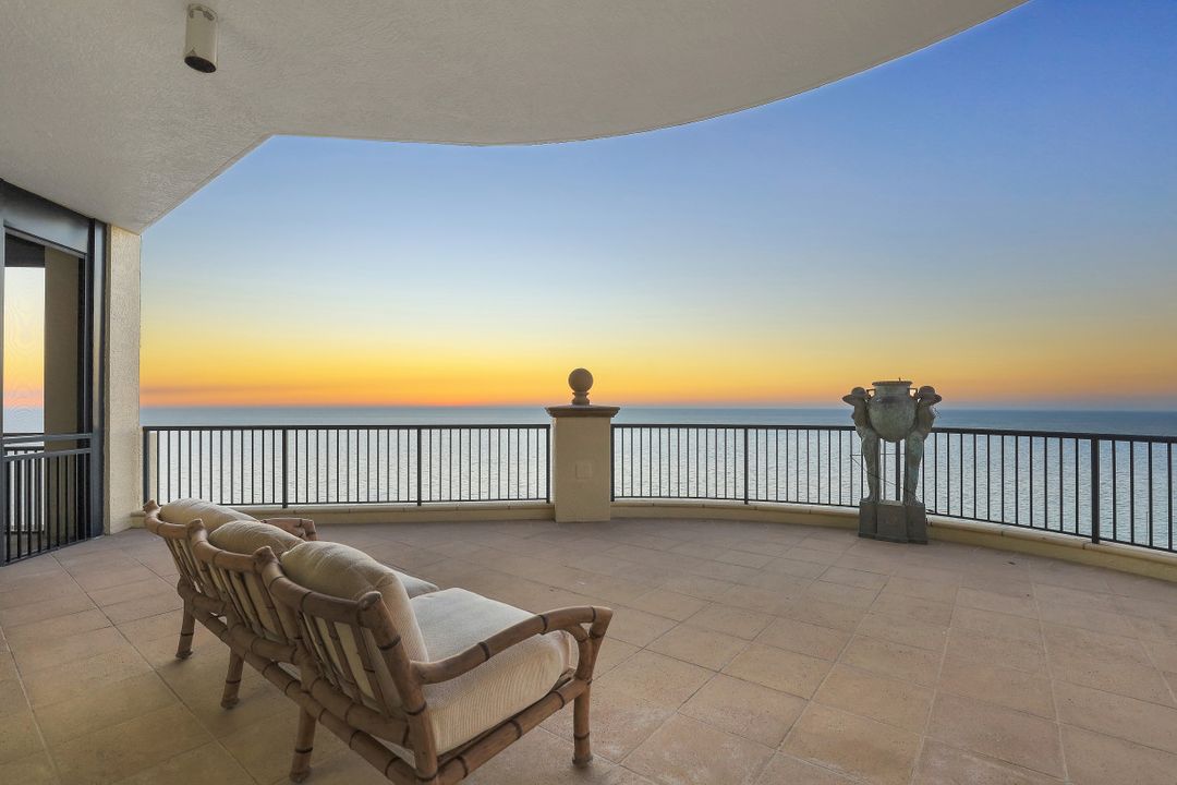 81 Seagate Dr #2001, Naples, FL 34103