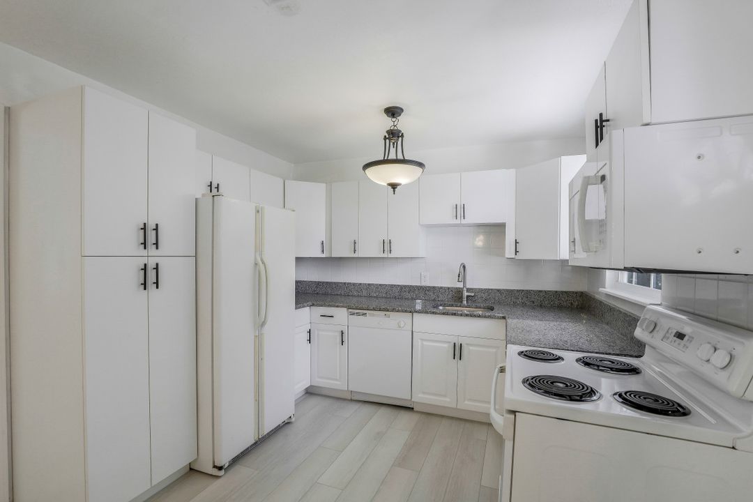 3409 Goldie Ln, Naples, FL 34112