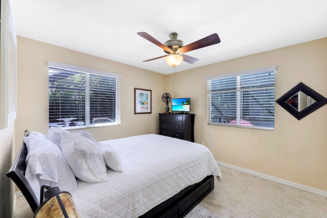 657 91st Ave N, Naples, FL 34108