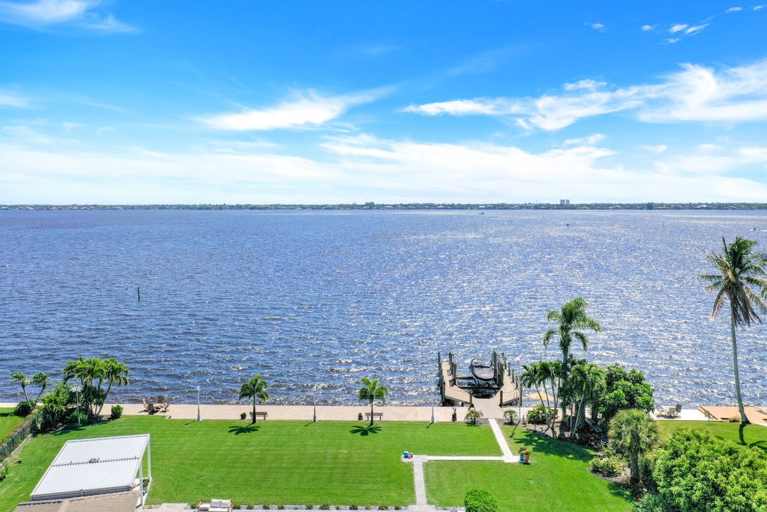 3735 SE 21st Pl, Cape Coral, FL 33904