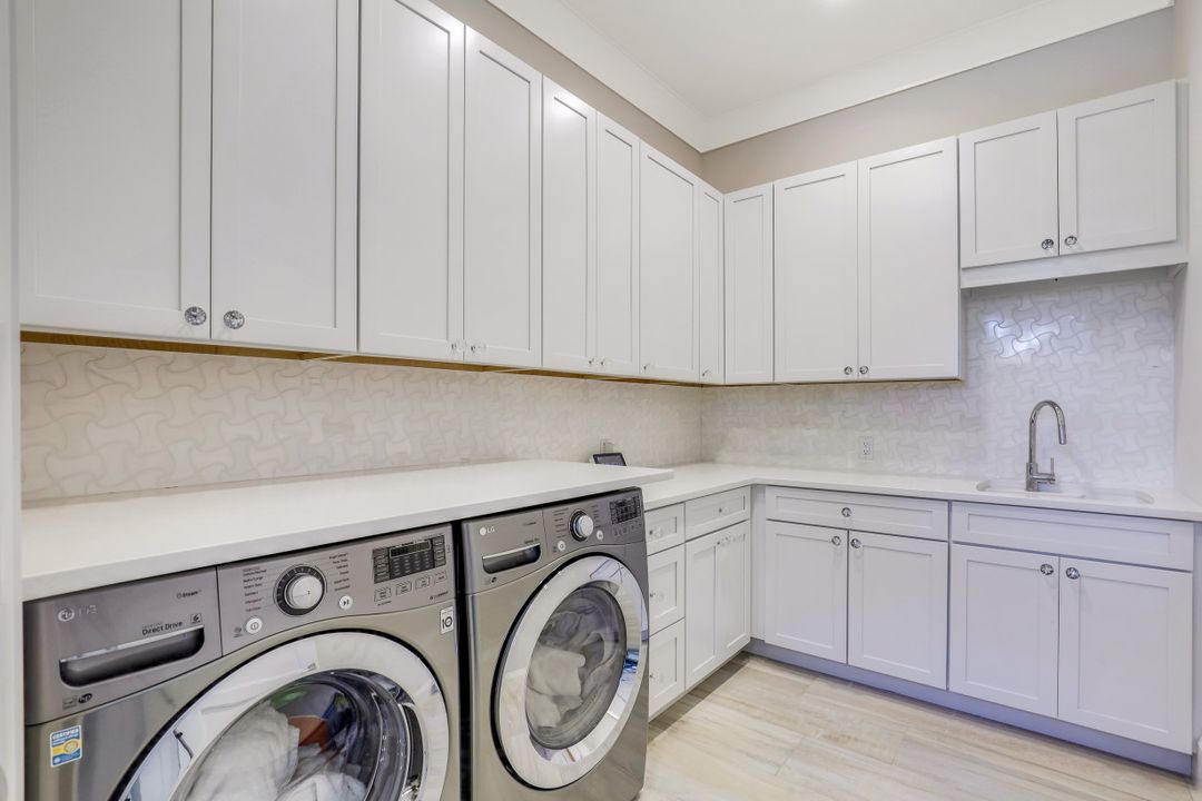 1061 Dana Ct, Marco Island, FL 34145