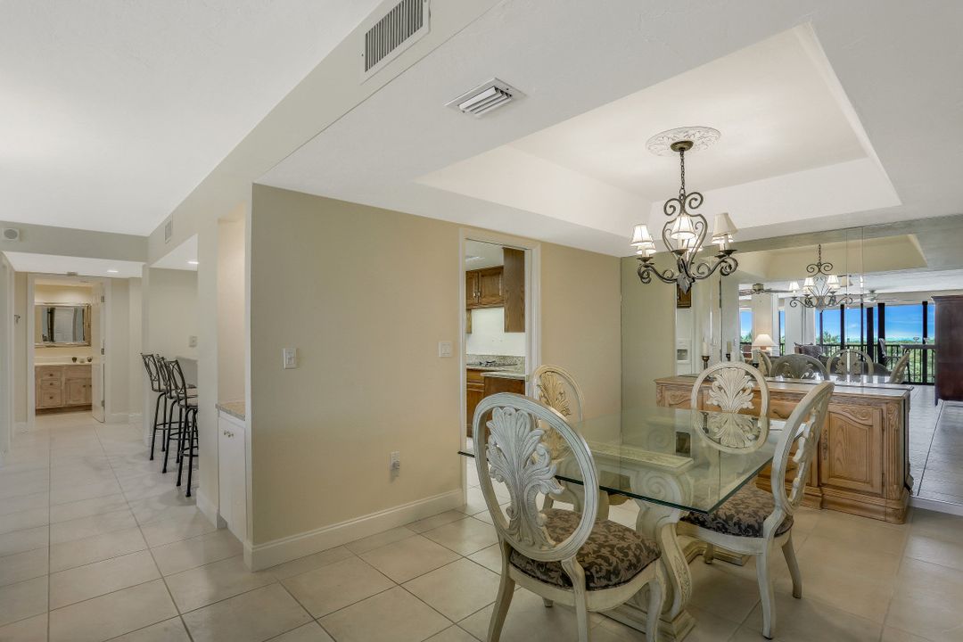 5601 Turtle Bay Dr #302, Naples, FL 34108