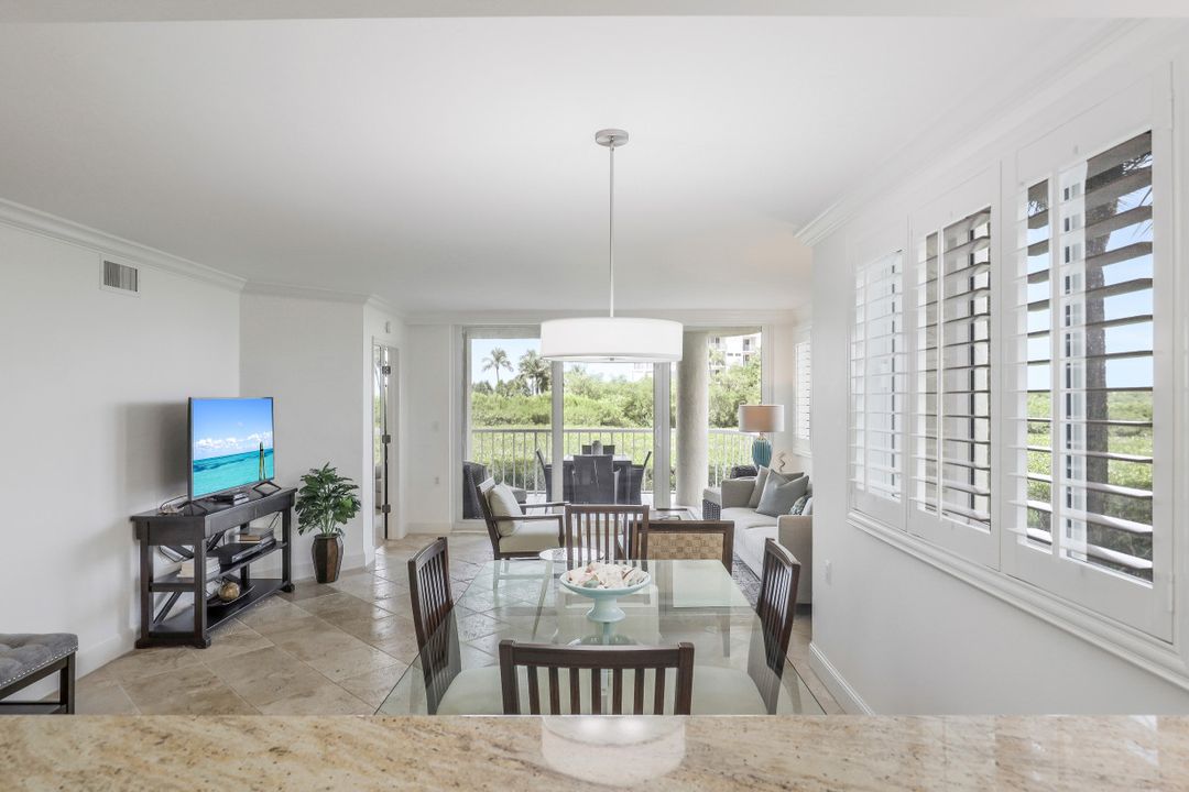 50 Seagate Dr #104, Naples, FL 34103