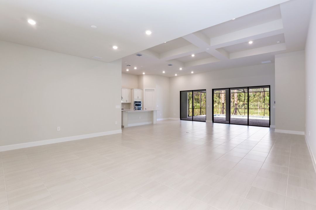 9547 Curlew Dr, Naples, FL 34120