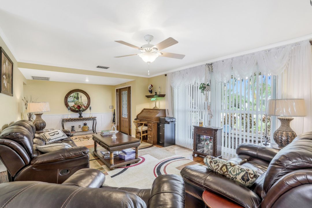 28 SE 12th Ave, Cape Coral, FL 33990