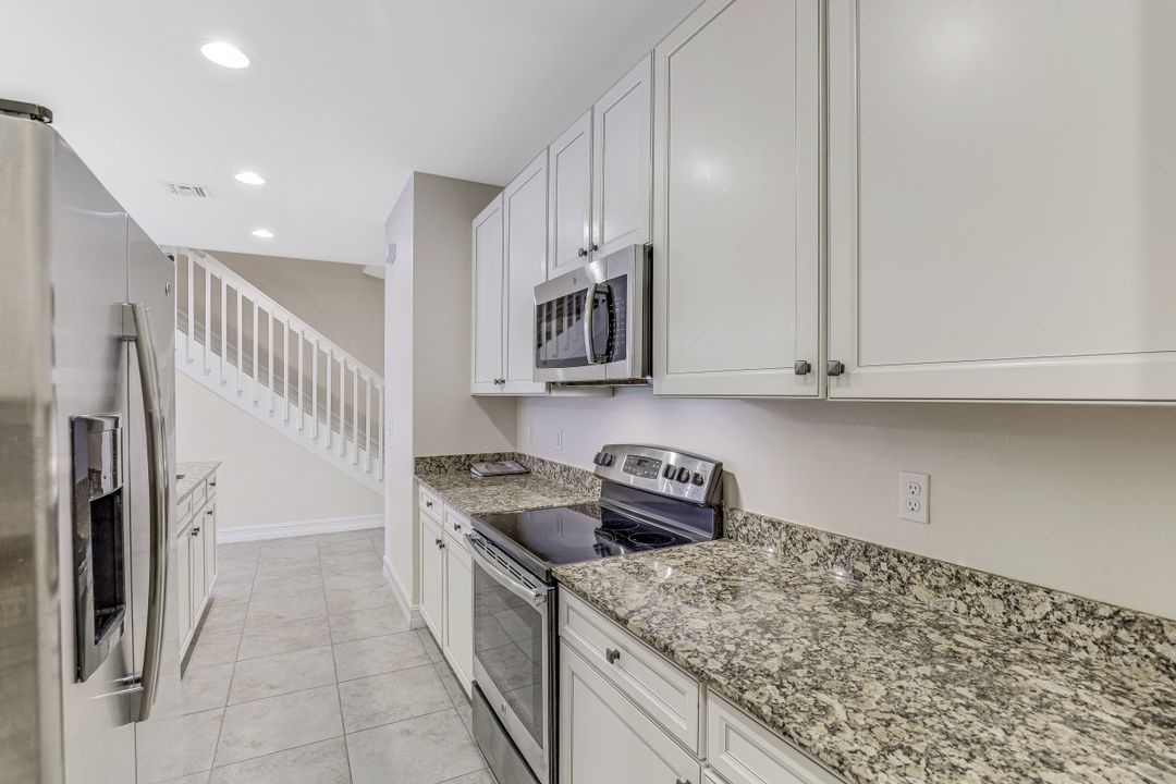 7754 Bristol Cir, Naples, FL 34120