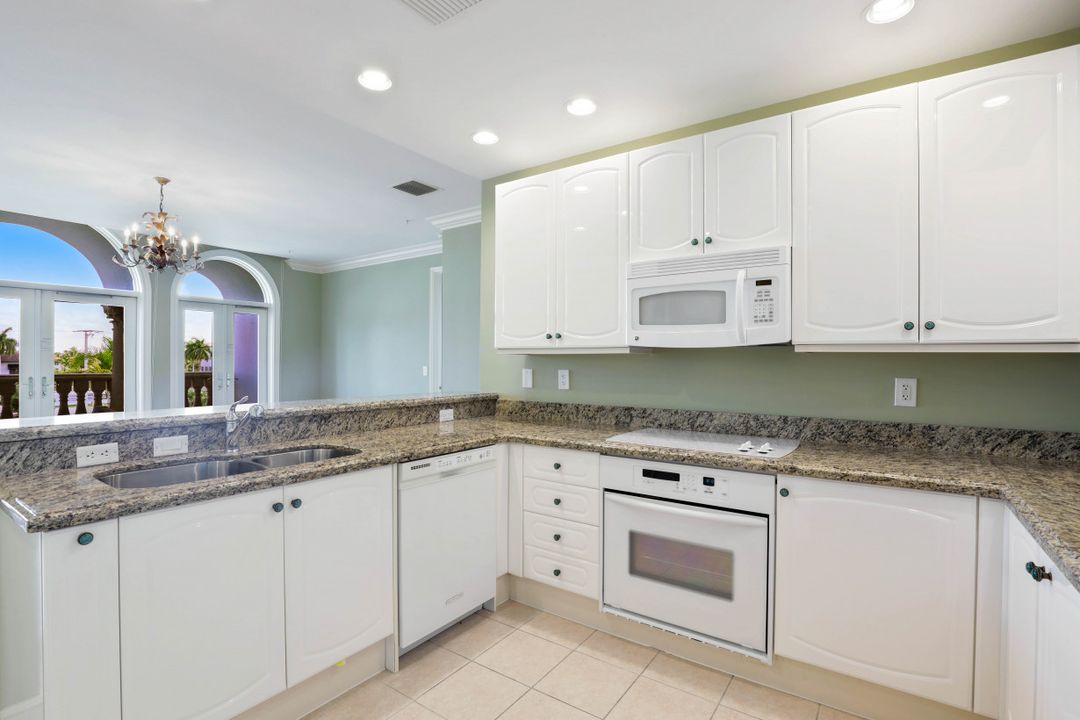 900 5th Ave S #301, Naples, FL 34102