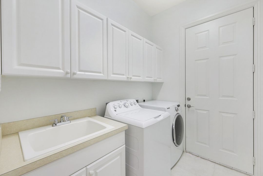 4899 Rustic Oaks Cir, Naples, FL 34105