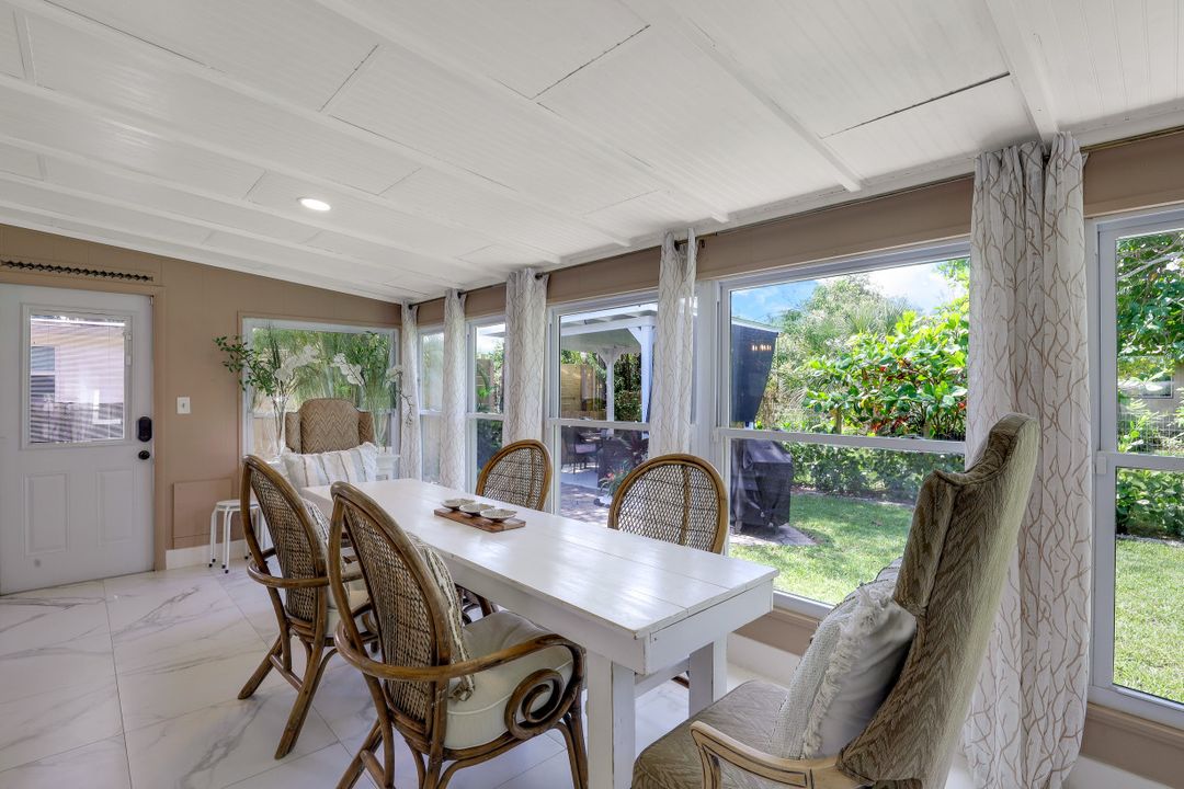 2070 Holiday Ln, Naples, FL 34104