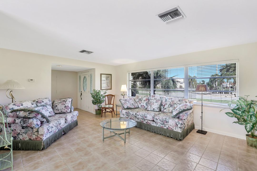 5386 Del Monte Ct, Cape Coral, FL 33904