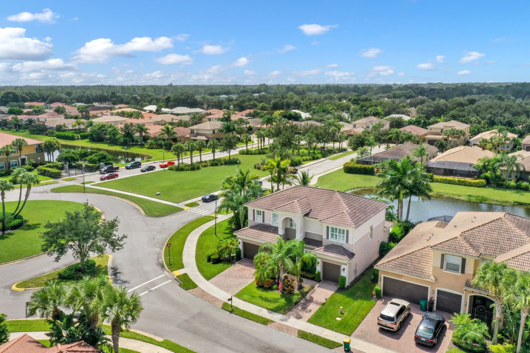 6558 Monterey Point, Naples, FL 34105