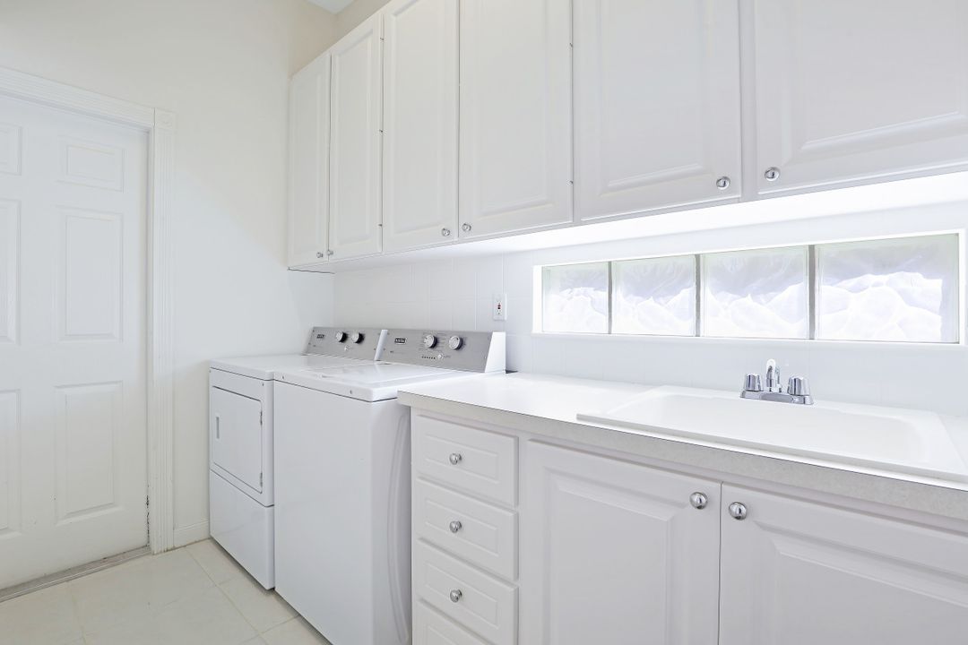 2938 Gilford Way, Naples, FL 34119