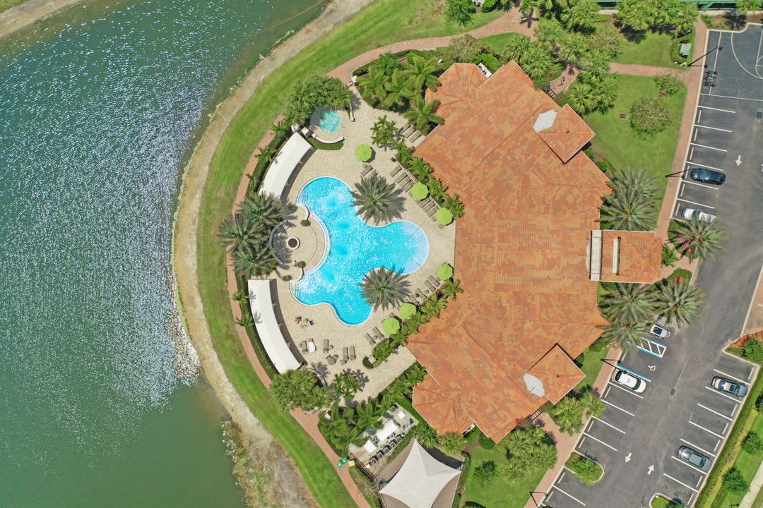 9385 Glenforest Dr, Naples, FL 34120
