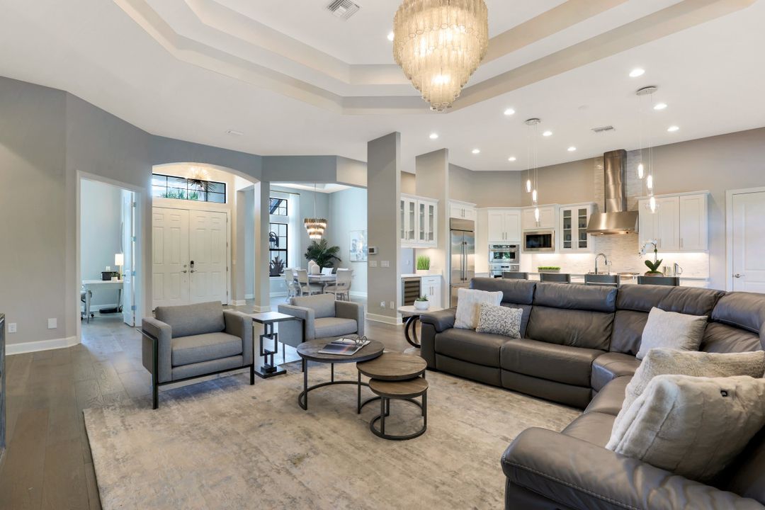 9018 Sorreno Ct, Naples, FL 34119