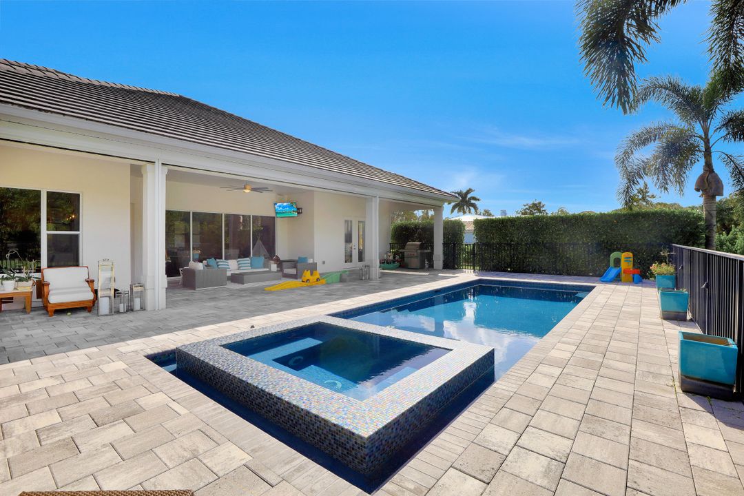 5931 Spanish Oaks Ln, Naples, FL 34119