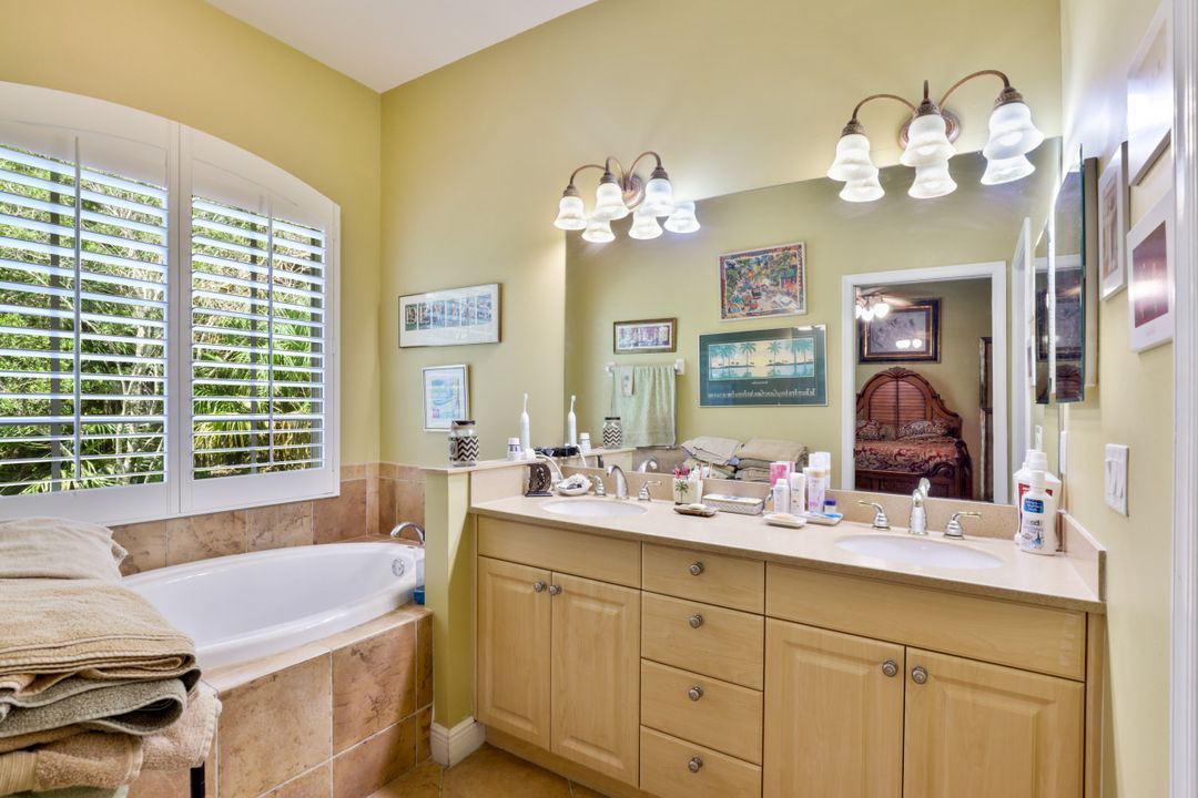 5520 Cheshire Dr, Fort Myers, FL 33912