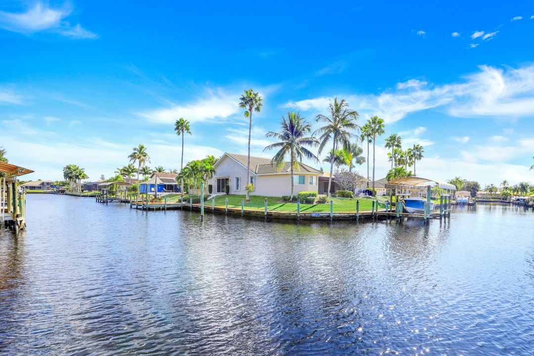 2208 Everest Pkwy, Cape Coral, FL 33904