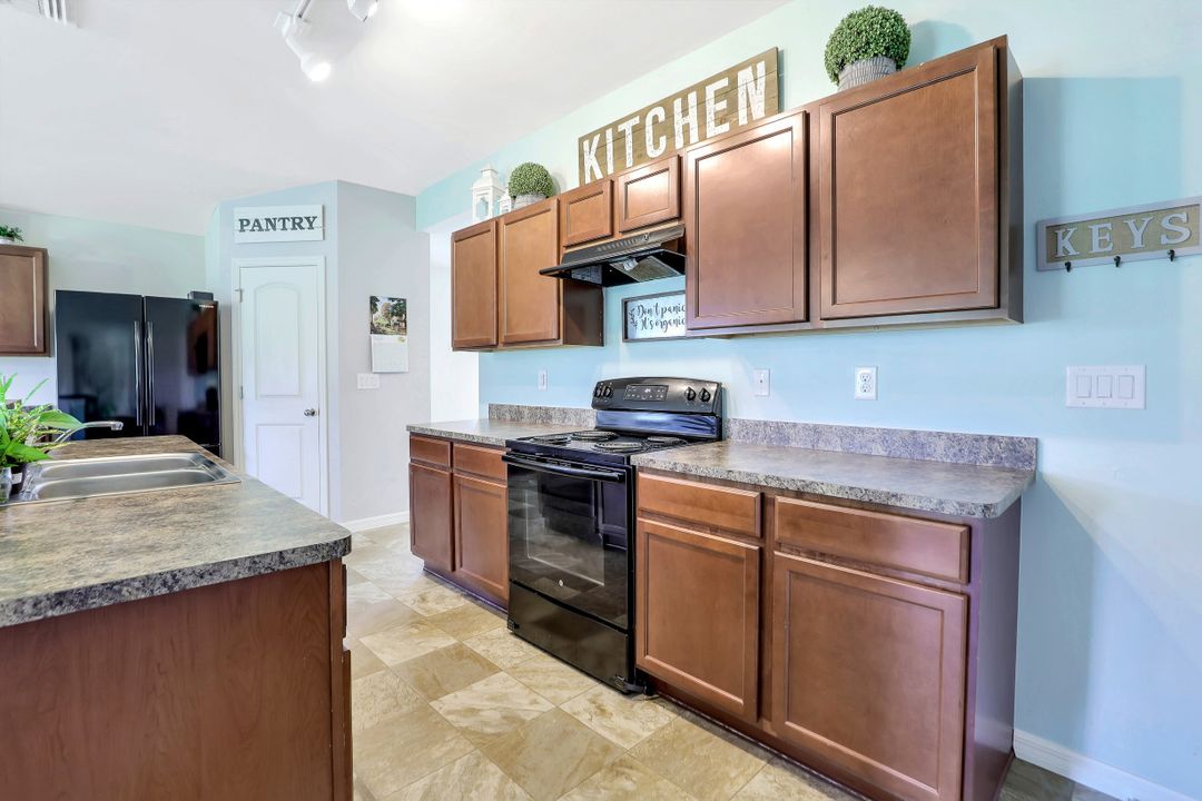 1708 NE Juanita Pl, Cape Coral, FL 33909