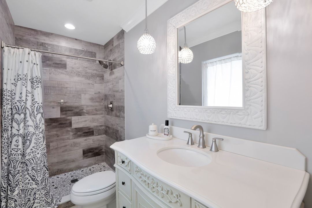 2824 Poinciana St, Naples, FL 34105