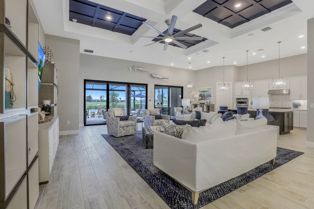 9610 Everglades Dr, Naples, FL 34120