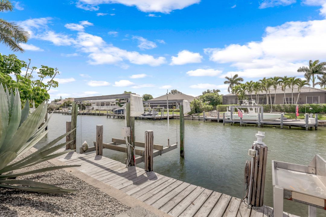 288 Grapewood Ct, Marco Island, FL 34145